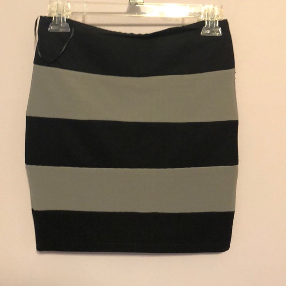 Mini skirt - Picture 2 of 2